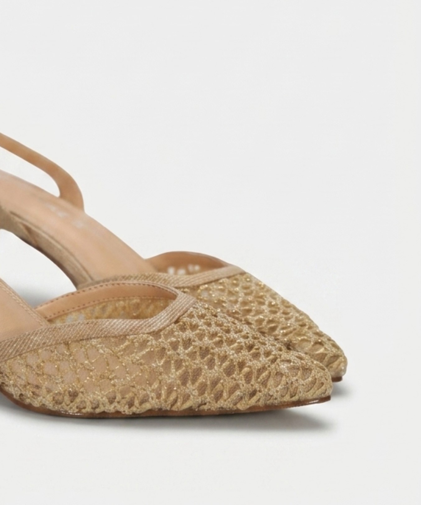 Zapato tac&oacute;n fino  image number null